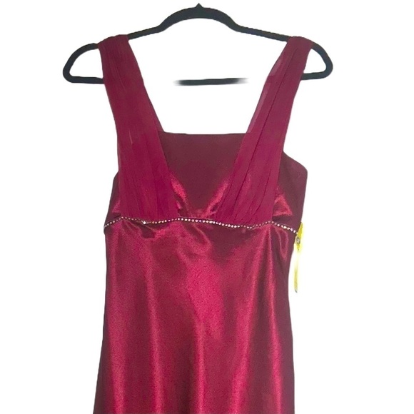 NWT Aspeed Burgundy Long Satin Dress with Chiffon Strap Overlay & Rhinestones, M - Picture 8 of 12
